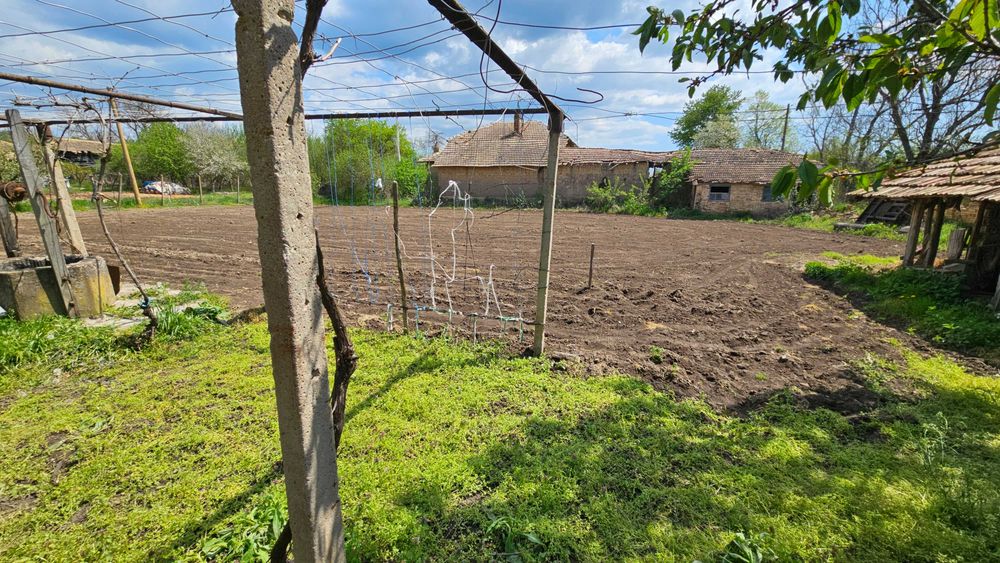 Продава се Къща в с. Садина, Област Търговище - 75 кв.м за 150 €/кв.м - Снимка #1