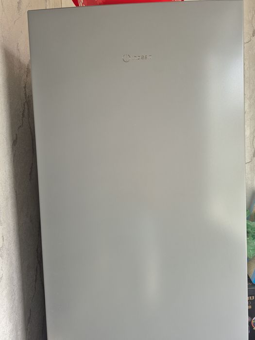 Продам хололильник INDESIT