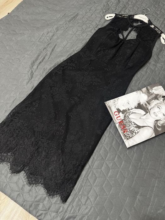 Черна рокля с дантела и панделки