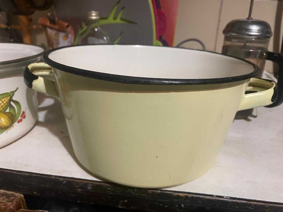 Кастрюли и посуда