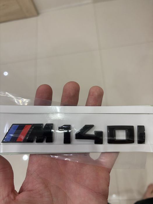 Черна емблема надпис за заден капак BMW M140i