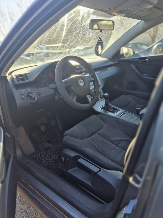 Volkswagen Passat B6 
Unic Propietar 
Toate taxele la zi
Fiscal pe loc