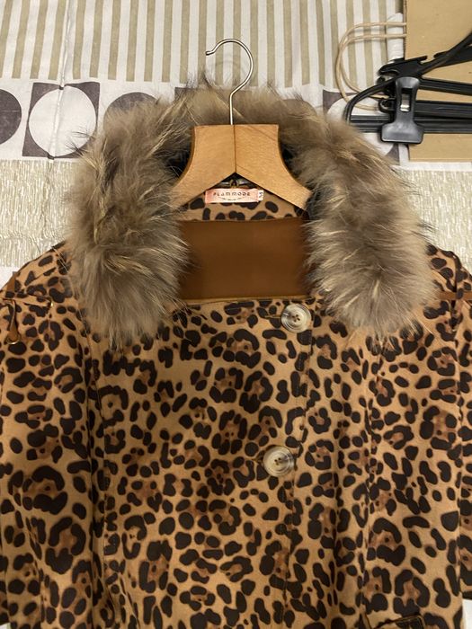 Дамски тренчкот с яка от естествен косъм