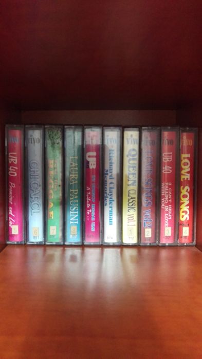 Vând casete audio originale și discuri vinil