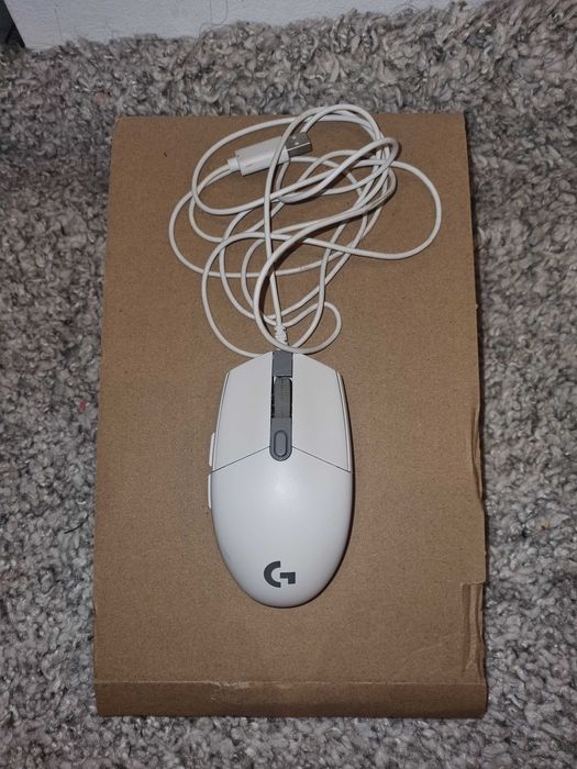 Mouse gaming logitech G203 la pachet cu Mouse bungee Deltaco