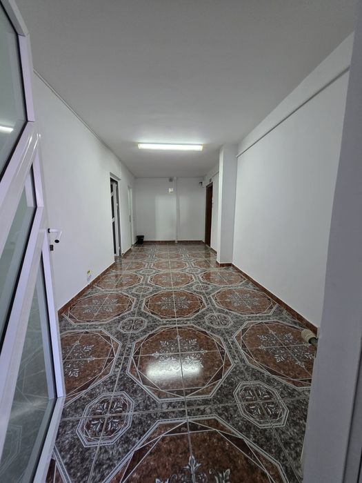 Inchiriez spatiu comercial/birouri langa Policlinica II