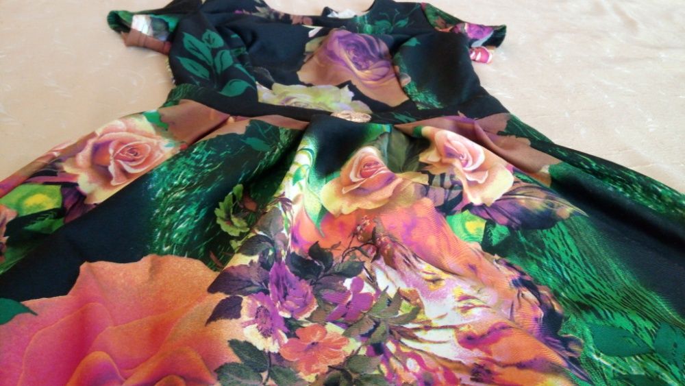 Дамска рокля на цветя