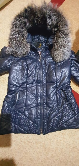 Продаётся  фирменная женская куртка. Мех чернобурки. Размер44. 46