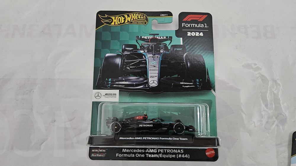 Hot wheels Ferrari Mercedes Formula 1  Team Transport Premium колички