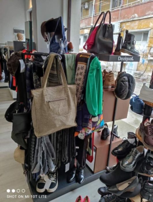 Ликвидация на оборудване магазин за дрехи в гр. Ямбол