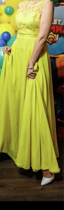 Продам яркое платье