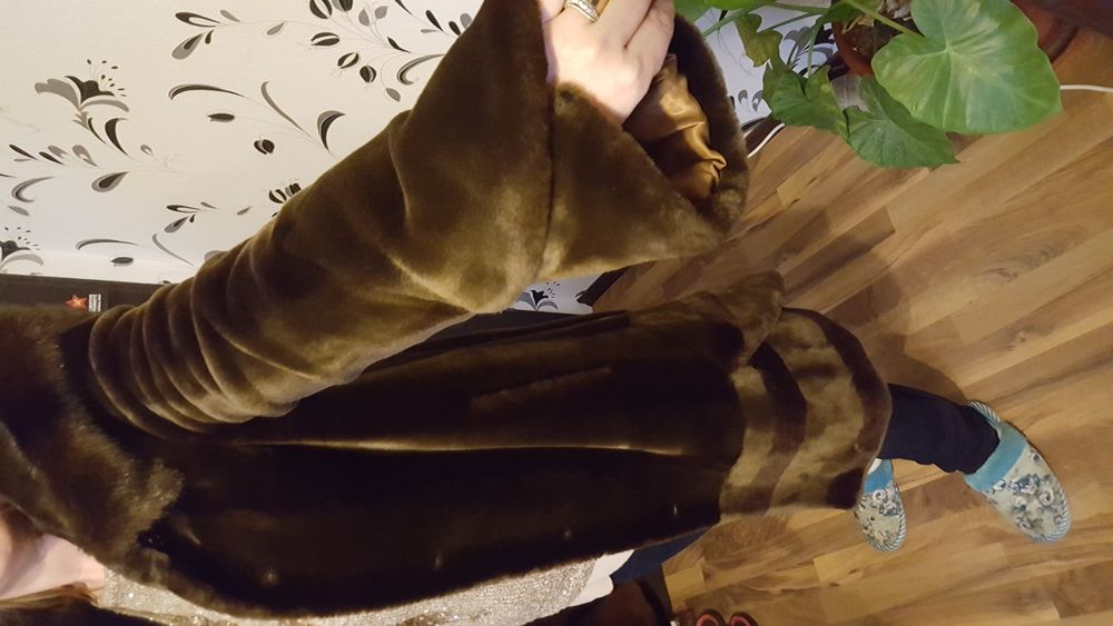 SUPER OFERT!haina de blana