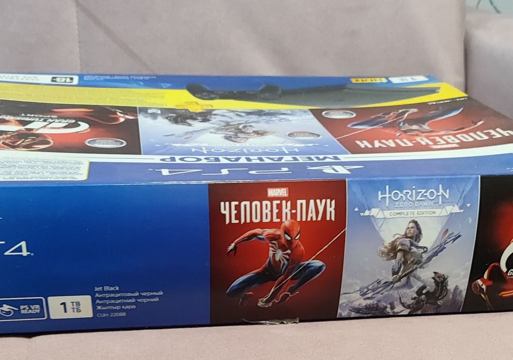 Продам PS 4 с играми