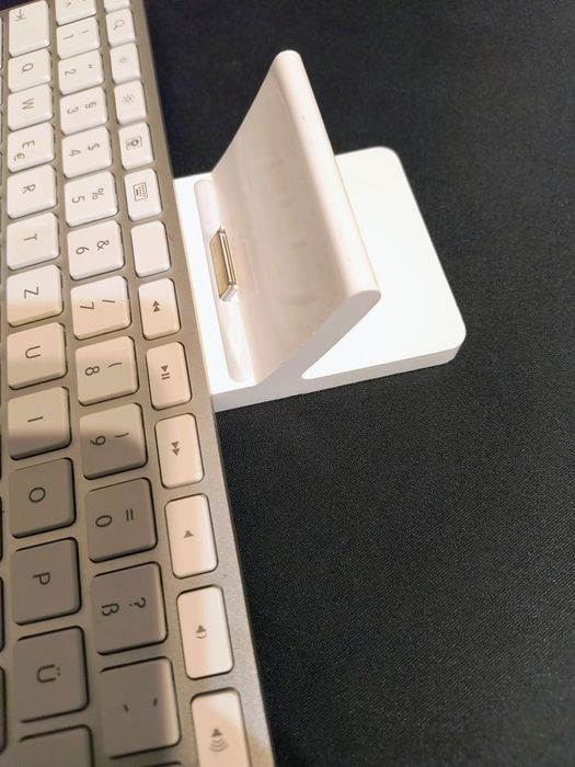 Tastatura APPLE A1359 cu dock IPad