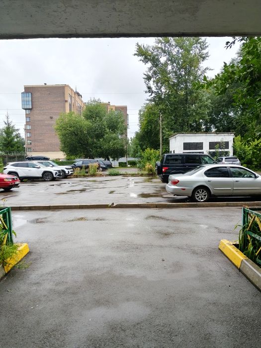 Продам 4-комн квартиру в центре города.