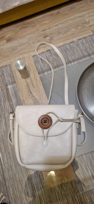 Дамска чанта малка, симпатична.
