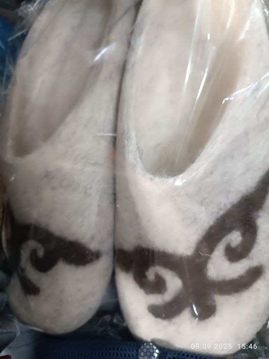 Войлочные тапочки в этно стил