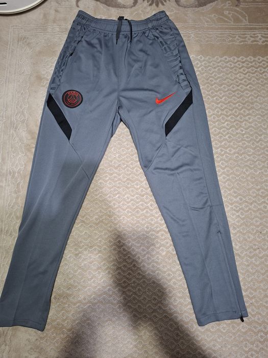 Compleu psg cu eticheta