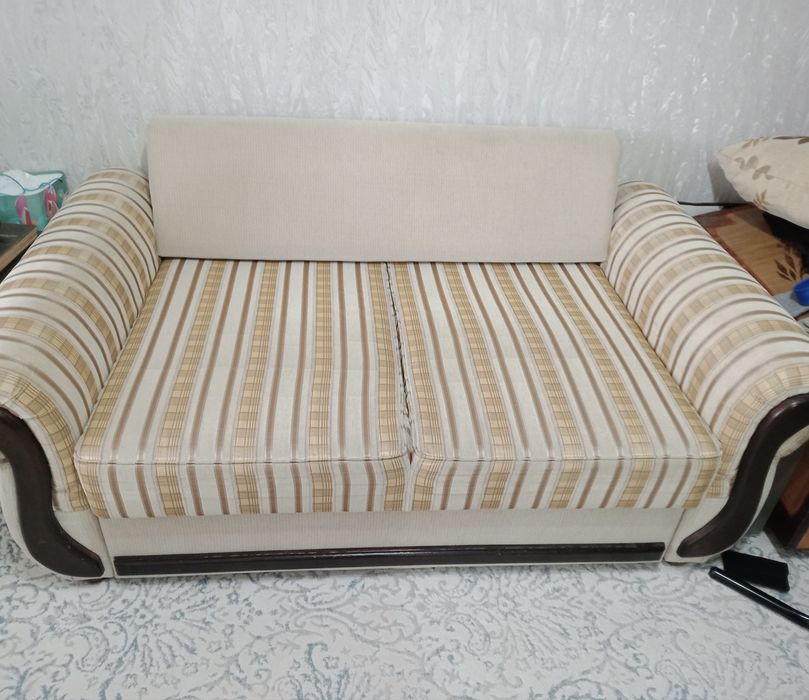 Диван 2 местный и кресло