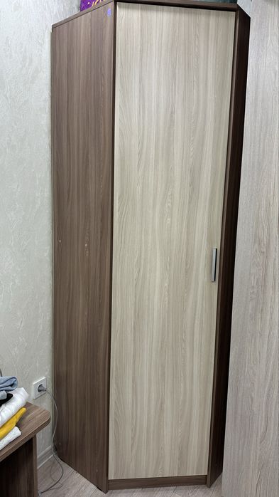 Продам угловой шкаф