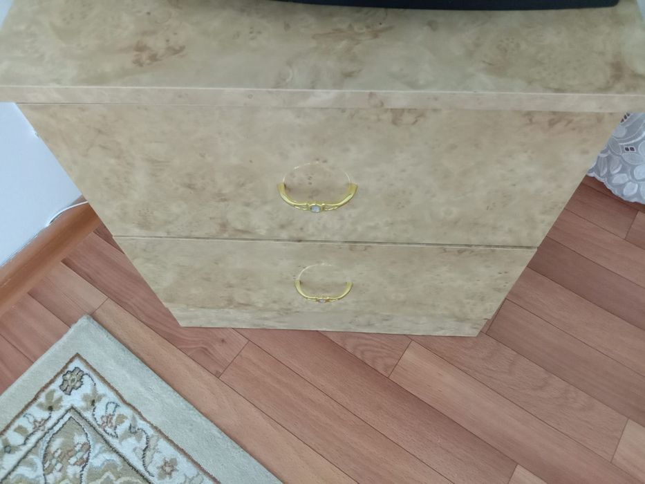 Продаётся спальный гарнитур, бежевого цвета.