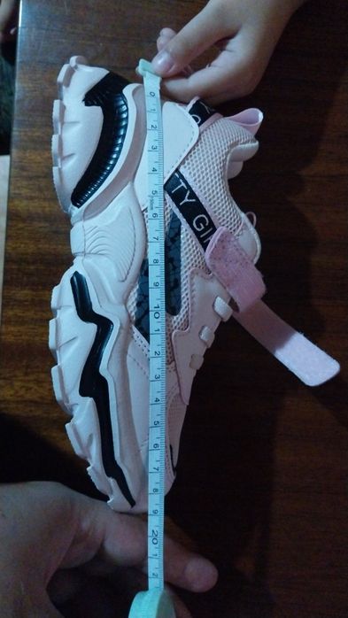 Стильные лёгкие кроссовки