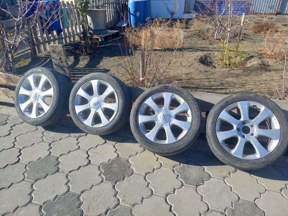 Продам диски с покрышки в комплекте.