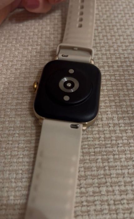 Amazfit GTS 3 като нов с протектор допълнителни кожени каишки