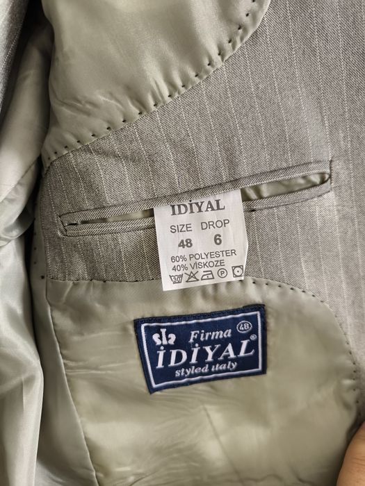 Продам мужские костюмы