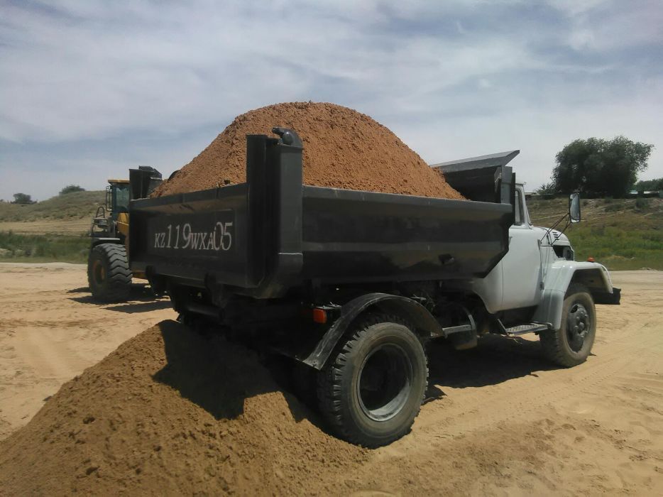 Доставка Зил Камаз Хово сыпучие материалы песок камень щебень отсев