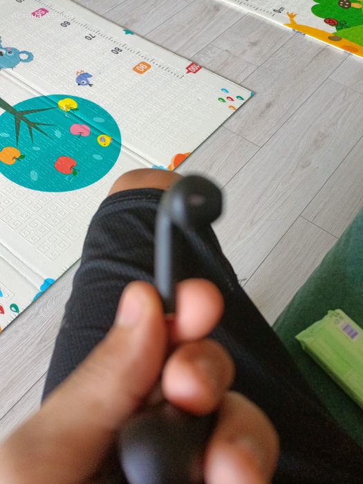 Продам без проводной наушник