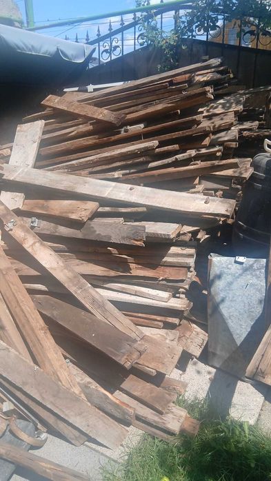 Vând 1,5 m³ de scândură folosită – stare bună