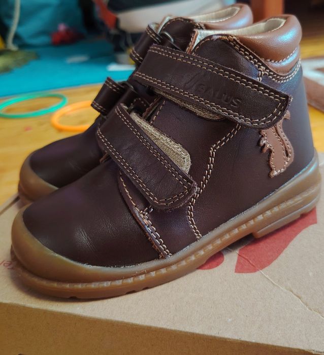 Vând Ghetuțe Salux