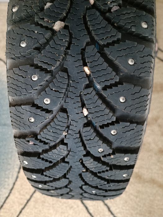Продам б/у зимнюю резину с дисками