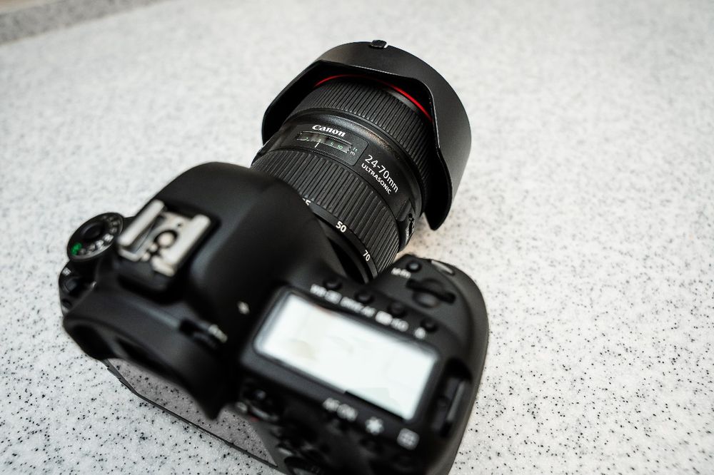 Продам Canon 5D Mark IV