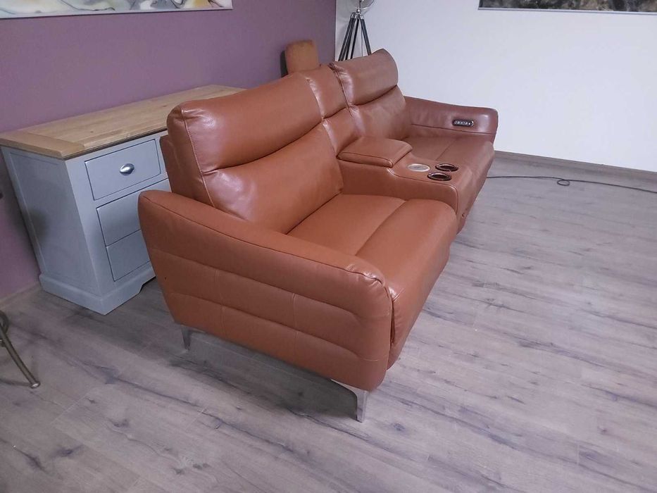 Кафяв кожен диван голяма двойка с електрически релаксиращ механизъм