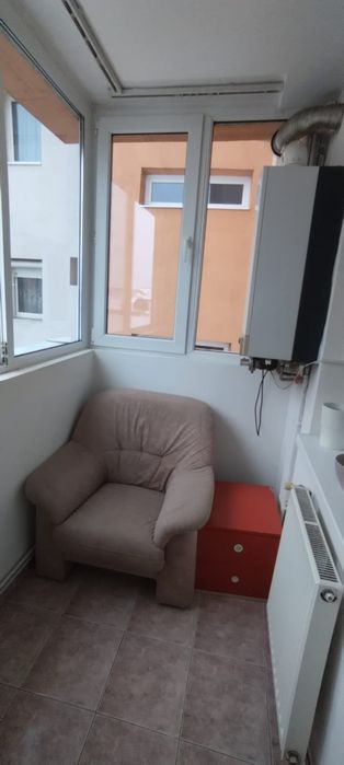 Închiriez ap 2camere etaj 2 decomandat centru