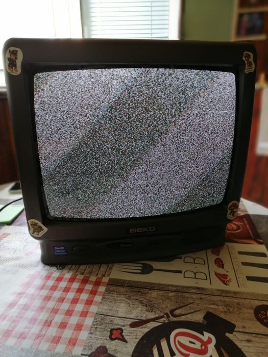 Продавам телевизор