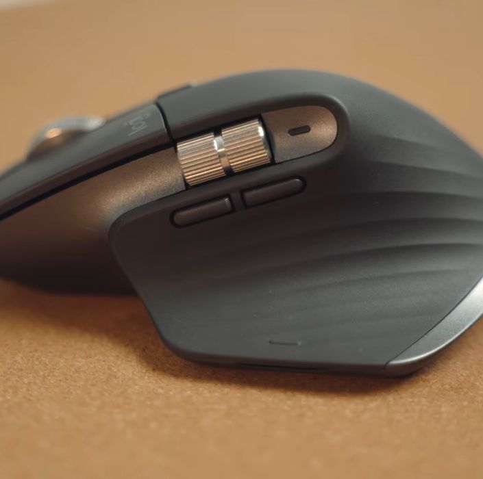 Logitech MX Master 3S Bolt в идеальном состоянии
