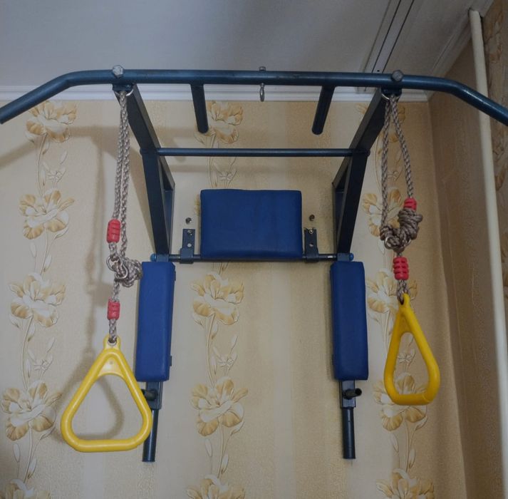 Продам турник с брусьями.