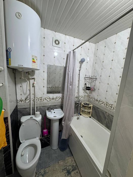 Прадаётся 1х Наваи  вдоль дороги кирпичный дом