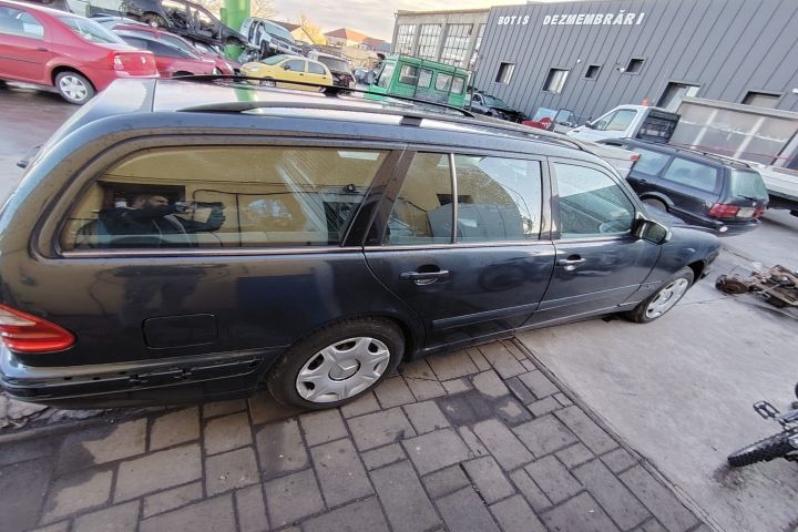Punte spate Mercedes-Benz E-Class 2001