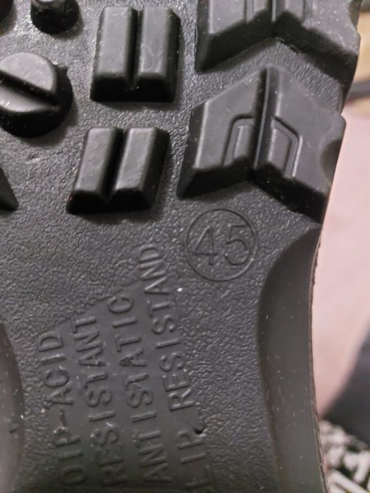 Сатылады етіктер