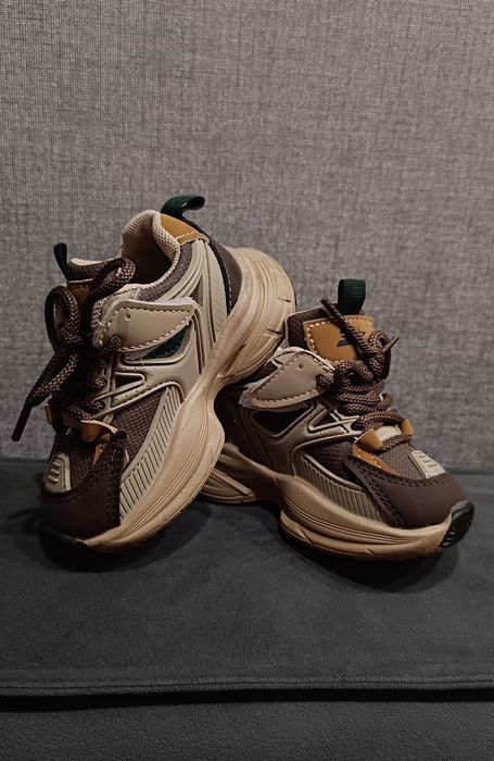 Продам кроссовки детские р. 22