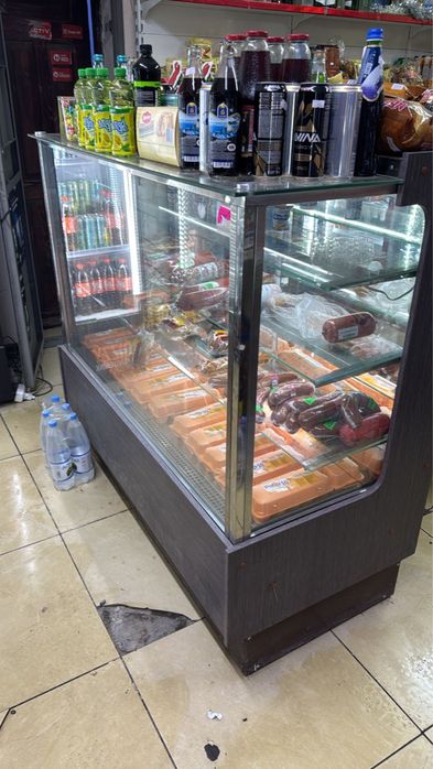 Холодильник витринный