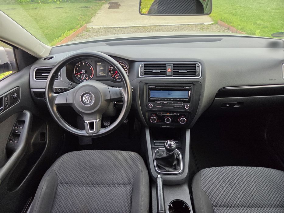 VOLKSWAGEN Jetta 2012 — imagine 3