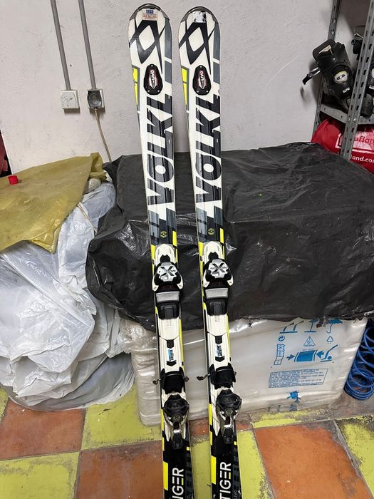 Vând sau schimb schiuri Volkl Racetiger SC