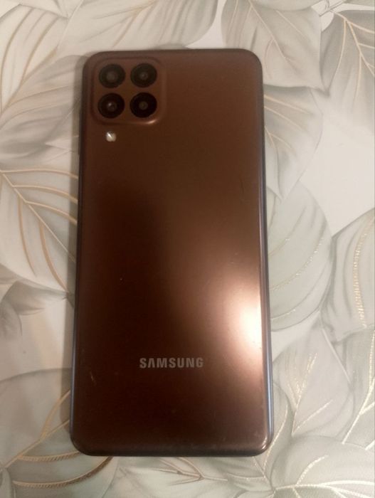 Продам телефон Самсунг м33