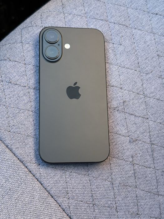 Продам Iphone 16