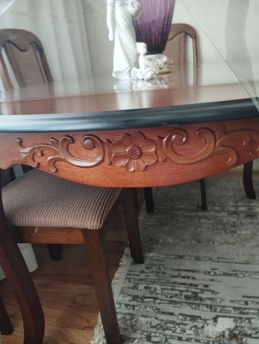 Стол со стульями .